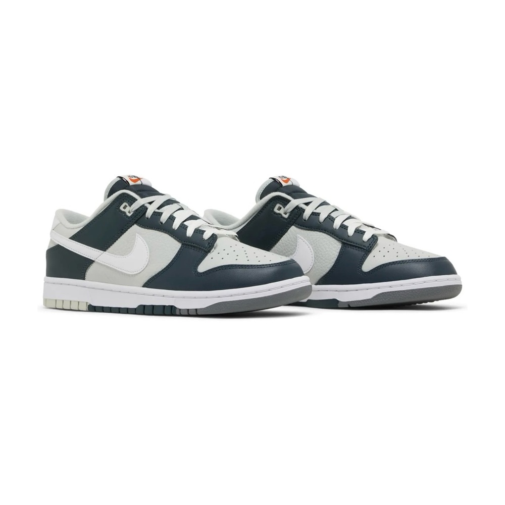 Nike Men's Dark Blue and White Sneakers